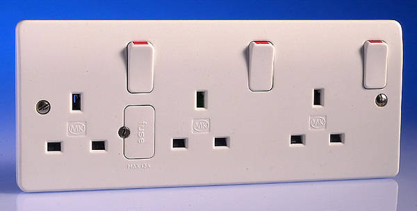 13 Amp 3 Gang DP Switched Socket - White